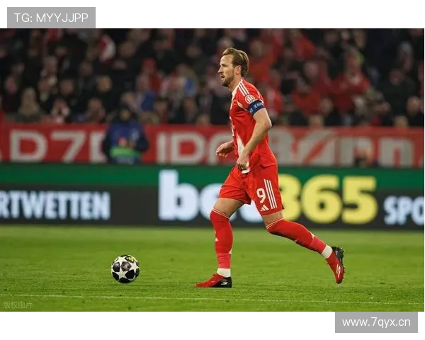 拜仁慕尼黑进攻体系围绕凯恩展开，战术重心调整对多线竞争格局带来变化