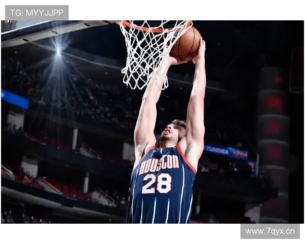 特雷·杨提升无球跑动效率拉开进攻空间显著改变进攻节奏