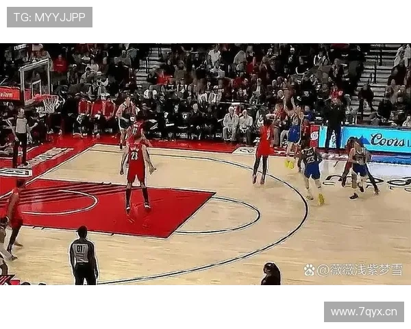 罗斯挡拆突破拉开空间，对比库里无球牵制效果迥异